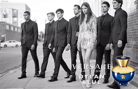 modella profumo versace 2020